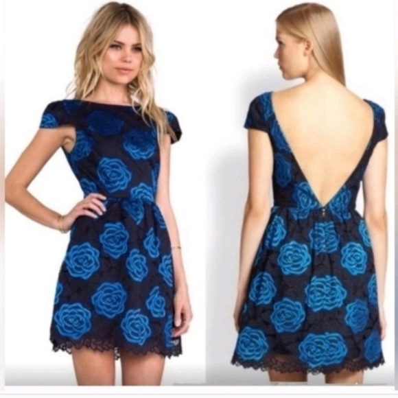 Alice + Olivia Nelly Blue Black Lace Deep V Open Back Mini Dress Size 12 - Picture 6 of 11